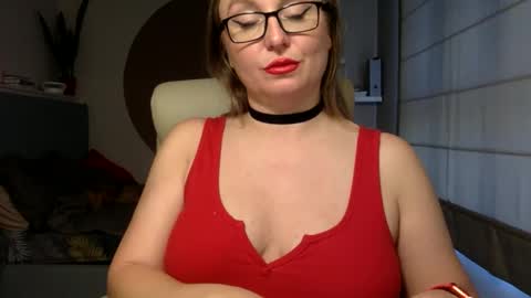 Snapshot of dom_mummy chatting on 10-18-25, 08:59 DOM MUMMY online show from 10-18-25, 08:59