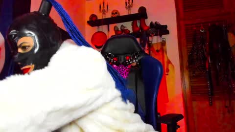 Snapshot of dominatrixblue chatting on 01-11-25, 09:36 Dom Blue online show from 01-11-25, 09:36