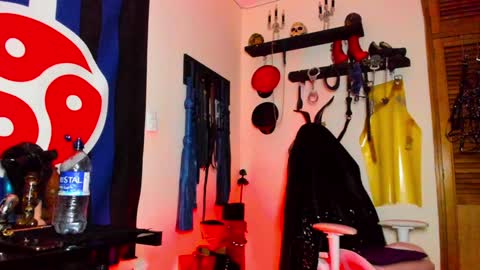 Snapshot of dominatrixblue chatting on 01-12-25, 09:29 Dom Blue online show from 01-12-25, 09:29