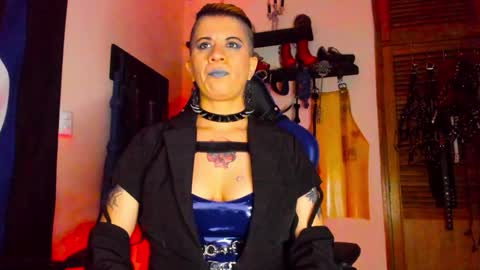 Snapshot of dominatrixblue chatting on 01-17-25, 04:15 Dom Blue online show from 01-17-25, 04:15