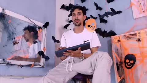 Snapshot of dominic_blade chatting on 10-30-25, 05:57 Dominic online show from 10-30-25, 05:57