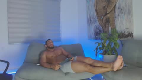 dominic_hulk1 online show from 01-19-25, 05:05