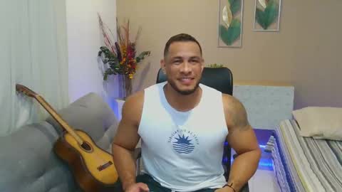 dominic_hulk1 online show from 10-04-25, 03:59