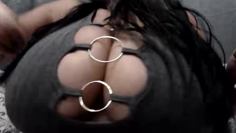 Snapshot of dominicanpoison chatting on 11-26-25, 04:24 MizzIssy online show from 11-26-25, 04:24