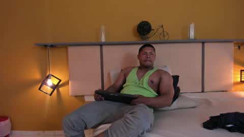 Snapshot of dominikdubois chatting on 09-26-25, 01:59 Dominik online show from 09-26-25, 01:59