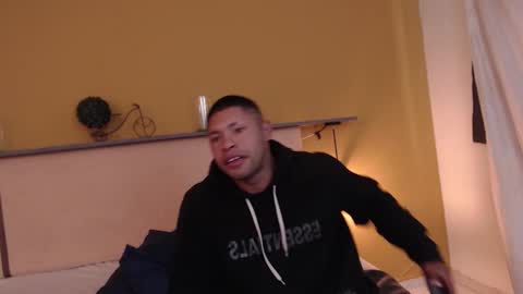 Snapshot of dominikdubois chatting on 10-11-25, 01:42 Dominik online show from 10-11-25, 01:42
