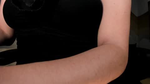 Snapshot of dominiquevega_ chatting on 12-19-24, 03:51 Dominique online show from 12-19-24, 03:51