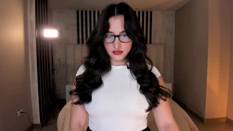 Snapshot of dominiquevega_ chatting on 09-28-25, 06:46 Dominique online show from 09-28-25, 06:46