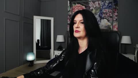 Snapshot of dommelisa chatting on 01-13-25, 08:37 Dom Melisa online show from 01-13-25, 08:37