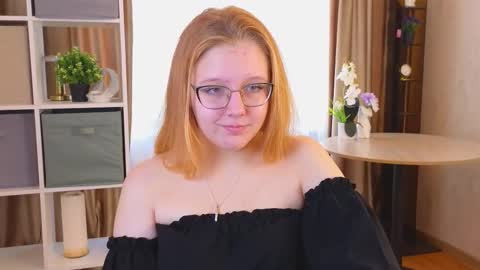 Snapshot of domoniqueepperley chatting on 10-09-25, 05:16 Macy online show from 10-09-25, 05:16