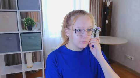 Snapshot of domoniqueepperley chatting on 10-12-25, 05:17 Macy online show from 10-12-25, 05:17