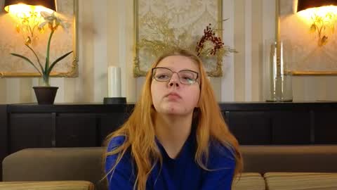 Snapshot of domoniqueepperley chatting on 10-19-25, 04:13 Macy online show from 10-19-25, 04:13