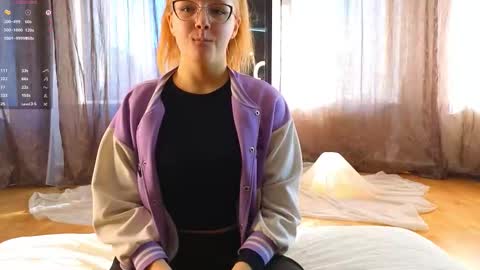 Snapshot of domoniqueepperley chatting on 10-20-25, 09:10 Macy online show from 10-20-25, 09:10