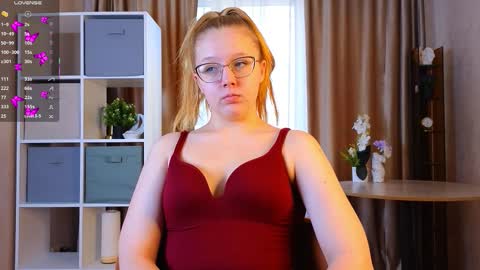 Snapshot of domoniqueepperley chatting on 11-04-25, 04:22 Macy online show from 11-04-25, 04:22