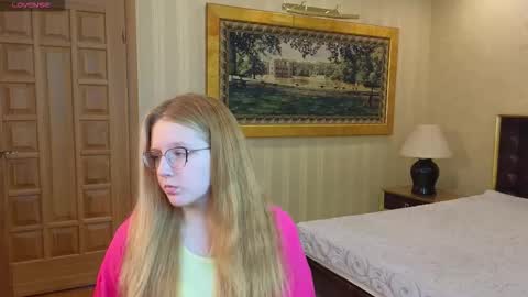 Snapshot of domoniqueepperley chatting on 11-16-25, 03:56 Macy online show from 11-16-25, 03:56