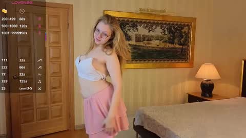 Snapshot of domoniqueepperley chatting on 11-21-25, 02:54 Macy online show from 11-21-25, 02:54