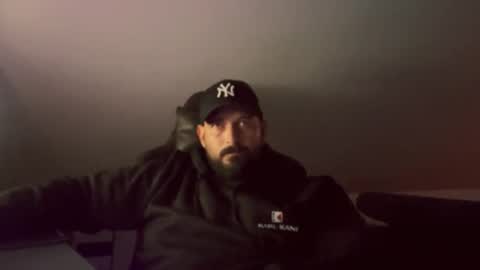 Snapshot of donchriiis chatting on 10-22-25, 07:02 donchriiis online show from 10-22-25, 07:02