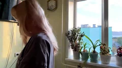 Karolina online show from 10-10-25, 01:10