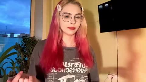 Karolina online show from 10-14-25, 02:07