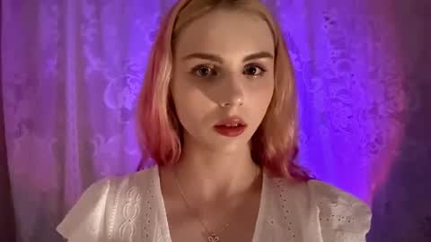 Karolina online show from 10-19-25, 03:34