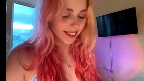 Karolina online show from 10-23-25, 01:21