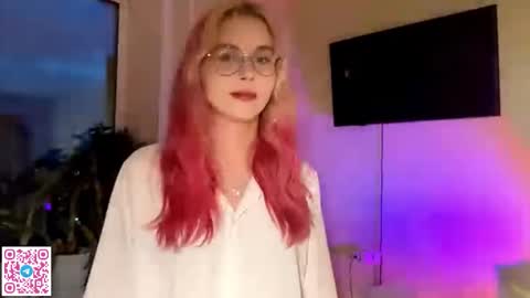 Karolina online show from 10-26-25, 01:50