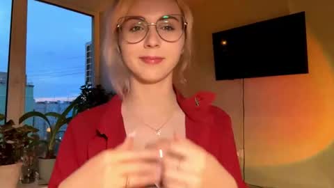 Karolina online show from 10-30-25, 01:23