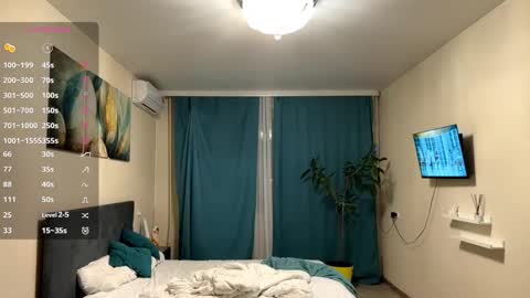 Karolina online show from 11-18-25, 02:32