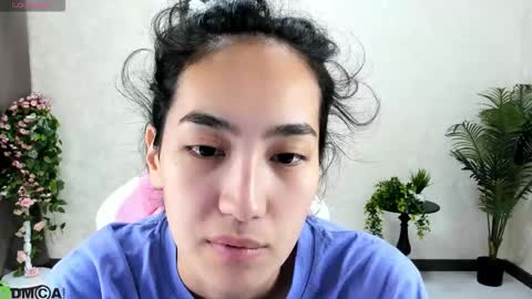 Aura online show from 10-21-25, 02:01