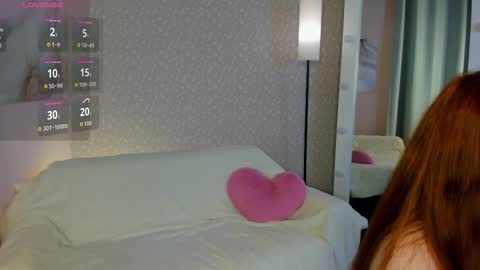 Snapshot of dora_exomi chatting on 11-18-25, 01:00 Dora EXOMI online show from 11-18-25, 01:00