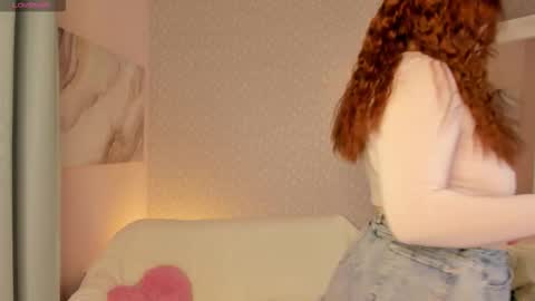 Snapshot of dora_exomi chatting on 11-19-25, 01:49 Dora EXOMI online show from 11-19-25, 01:49