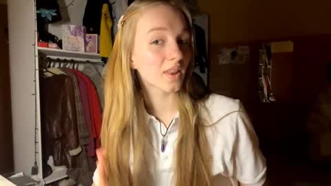 Snapshot of doreathagustave chatting on 02-25-26, 05:22 Anika online show from 02-25-26, 05:22