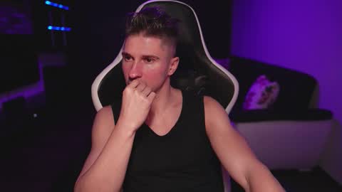 Dorian Reyes online show from 10-29-25, 01:19