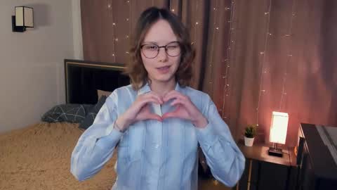 Snapshot of doribiltz chatting on 11-06-25, 08:21 Violet online show from 11-06-25, 08:21