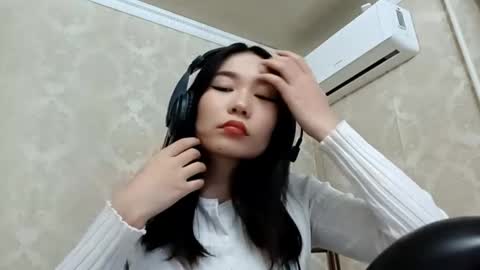 Snapshot of dorothygreene chatting on 10-09-25, 10:02 YuKi online show from 10-09-25, 10:02