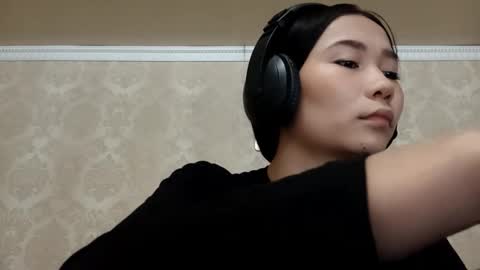 Snapshot of dorothygreene chatting on 10-18-25, 11:33 YuKi online show from 10-18-25, 11:33