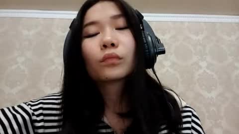 Snapshot of dorothygreene chatting on 10-21-25, 12:17 YuKi online show from 10-21-25, 12:17