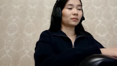 Snapshot of dorothygreene chatting on 10-31-25, 06:31 YuKi online show from 10-31-25, 06:31