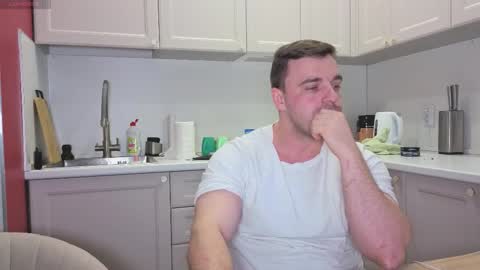 Snapshot of dosilasa chatting on 10-20-25, 06:19 Sasha online show from 10-20-25, 06:19