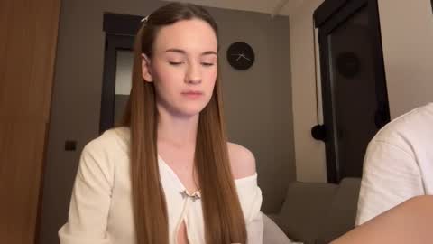 Snapshot of double_sun chatting on 09-10-25, 08:09 Alice and Mark online show from 09-10-25, 08:09