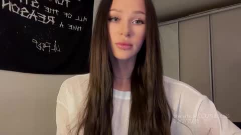 MOLLYYYY dont forget to give me a thumb up online show from 02-20-26, 11:43