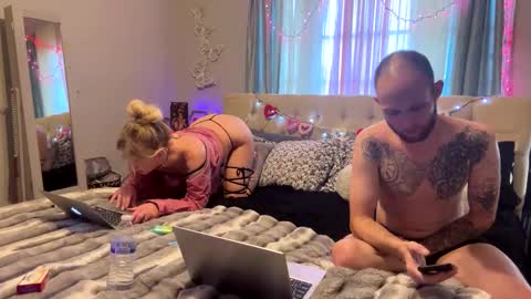 Snapshot of doublesuble chatting on 03-08-25, 05:01 Chaz Roxy Rain online show from 03-08-25, 05:01