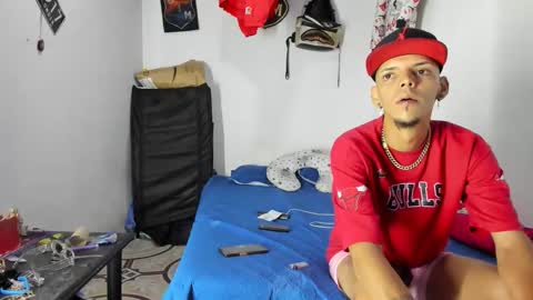 Snapshot of douglas_gallegos chatting on 02-13-26, 09:33 douglas_gallegos online show from 02-13-26, 09:33