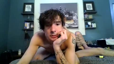 Snapshot of douxi_does_it chatting on 11-18-25, 08:35 Douxi online show from 11-18-25, 08:35