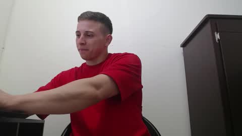 Snapshot of draco_boy2000 chatting on 10-10-25, 09:36 draco_boy2000 online show from 10-10-25, 09:36