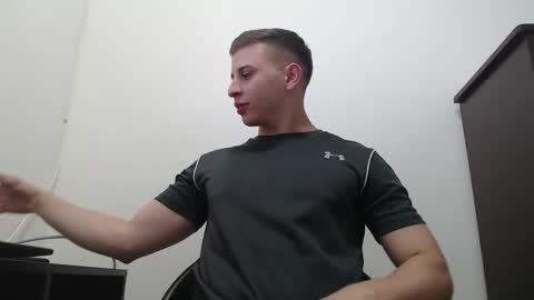 Snapshot of draco_boy2000 chatting on 10-15-25, 09:15 draco_boy2000 online show from 10-15-25, 09:15