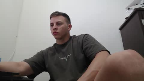 Snapshot of draco_boy2000 chatting on 10-17-25, 09:06 draco_boy2000 online show from 10-17-25, 09:06