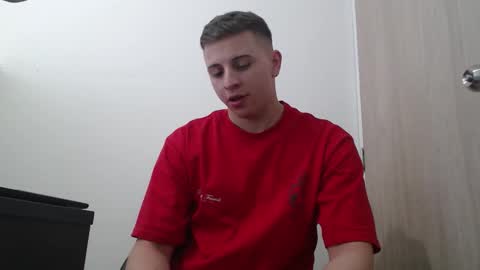 Snapshot of draco_boy2000 chatting on 10-20-25, 09:26 draco_boy2000 online show from 10-20-25, 09:26