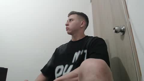 Snapshot of draco_boy2000 chatting on 10-27-25, 10:25 draco_boy2000 online show from 10-27-25, 10:25