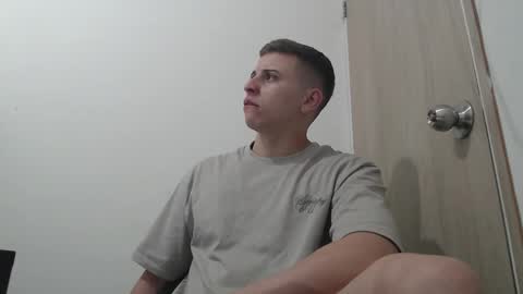 Snapshot of draco_boy2000 chatting on 10-29-25, 09:05 draco_boy2000 online show from 10-29-25, 09:05